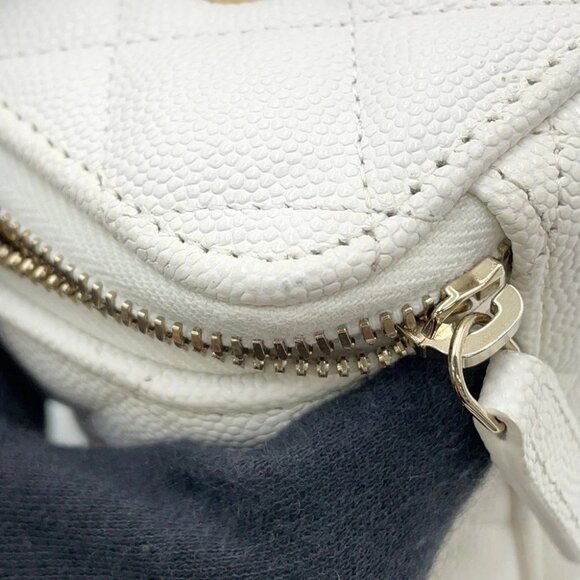 CHANEL Vanity ChainShoulder Bag Calfskin White - Picture 8 of 16